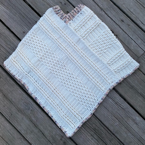 Crochet poncho - Picture 2 of 2